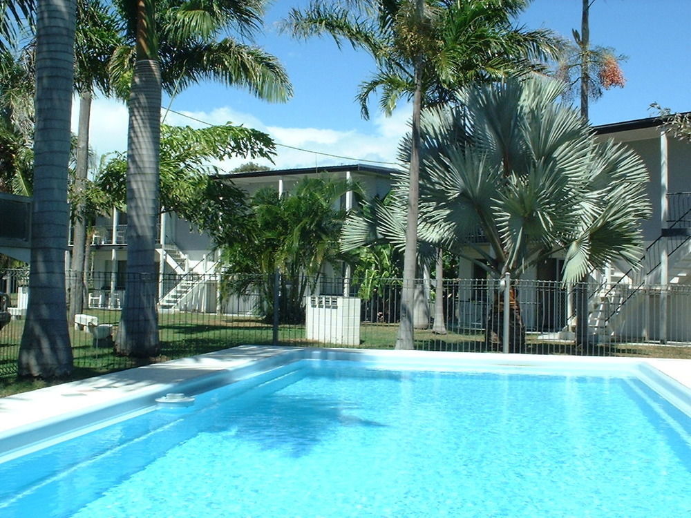 Ocean Breeze Apartments Боуэн Экстерьер фото