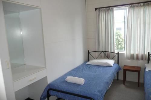 Ocean Breeze Apartments Боуэн Экстерьер фото