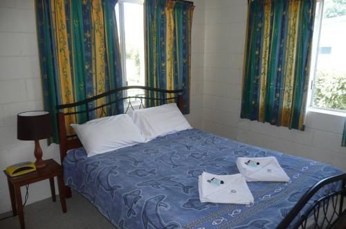 Ocean Breeze Apartments Боуэн Экстерьер фото