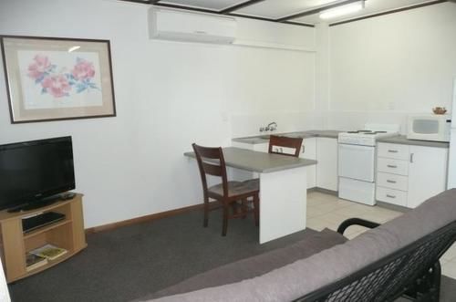 Ocean Breeze Apartments Боуэн Экстерьер фото