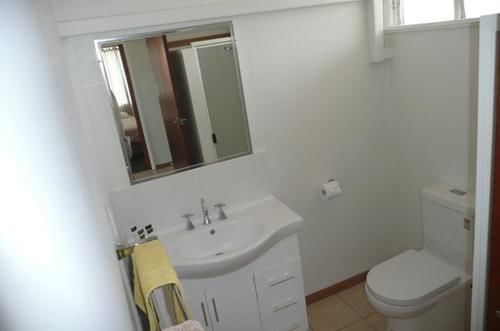 Ocean Breeze Apartments Боуэн Экстерьер фото